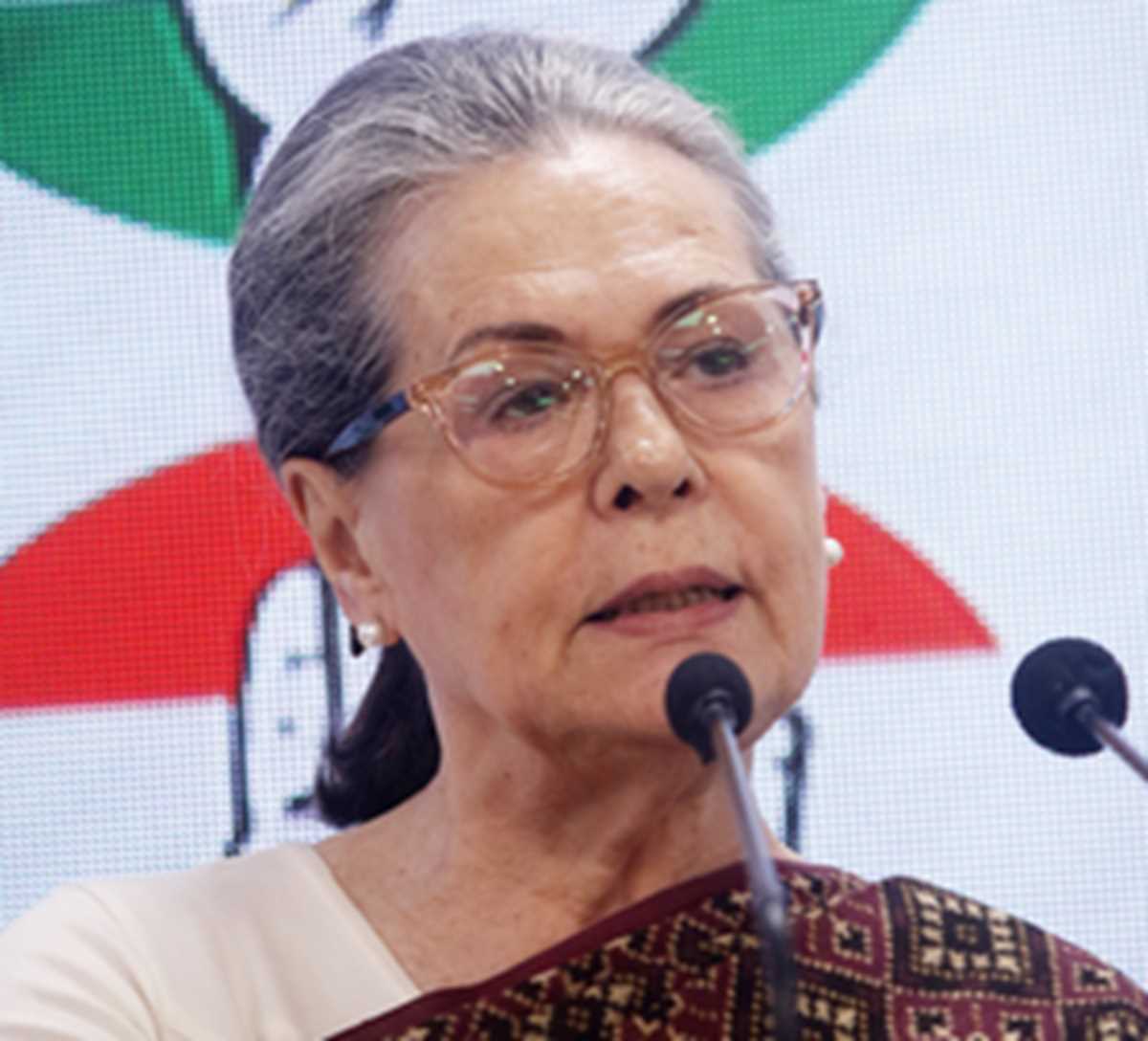 अलोकतांत्रिक तरीके से कांग्रेस के फंड पर किया गया हमला : सोनिया गांधी